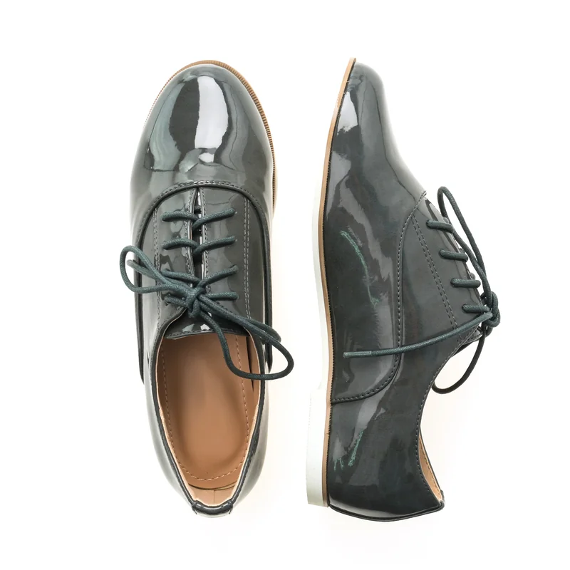 Pantofi Loafer Negri cu Vipuscă Albă